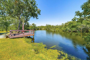 Quiet River Retreat about 20 Mi to Port Lavaca!